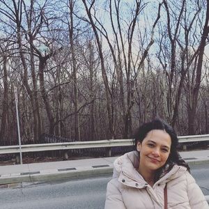 Meet your Posher, Debora